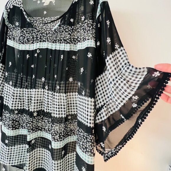 Style & Co Womens Semi-Sheer V-neck Tunic, 3/4 length Bell Sleeves Size 3X - Picture 3 of 5